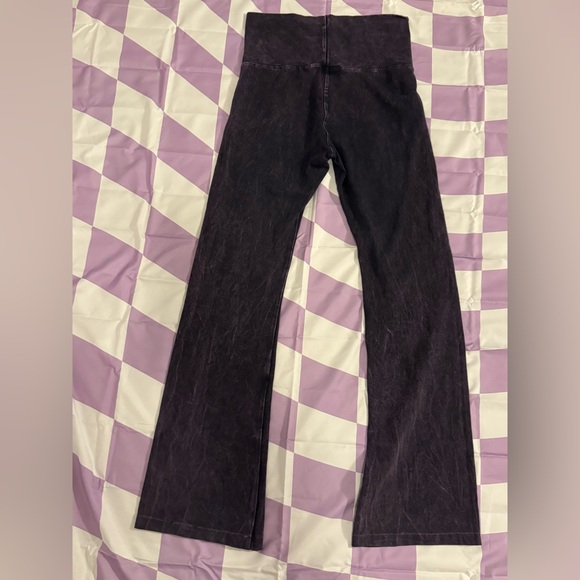 Hard Tail Forever Mineral Wash Flare Yoga Pants - Picture 6 of 8